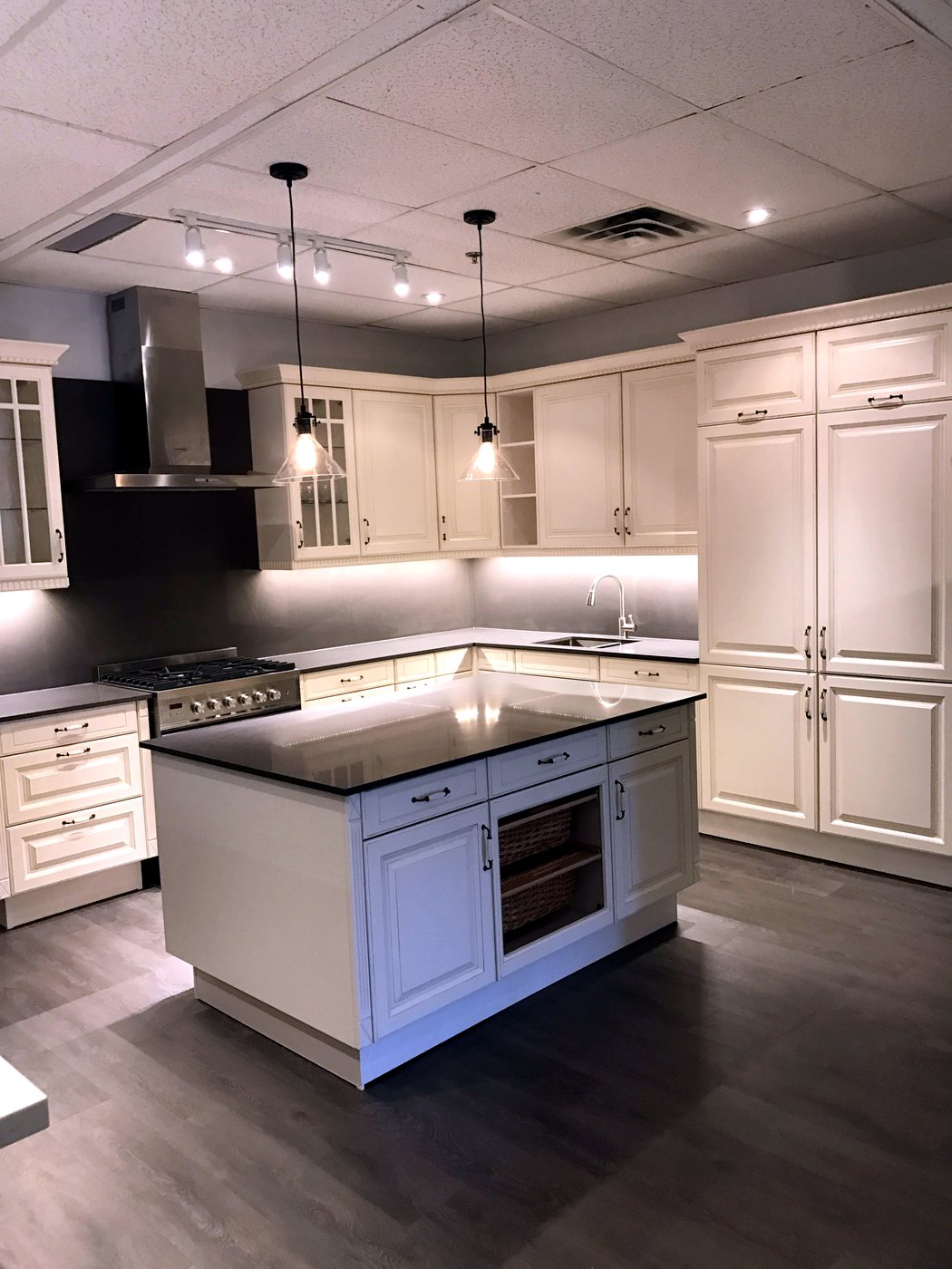 Shaker-style kitchen with centre island and range hood